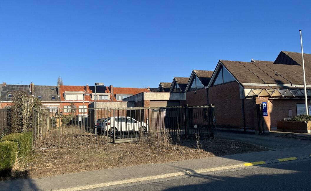 Gebouw voor gemengd gebruik te huur in Aartselaar