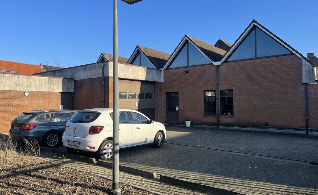 Gebouw voor gemengd gebruik te huur in Aartselaar