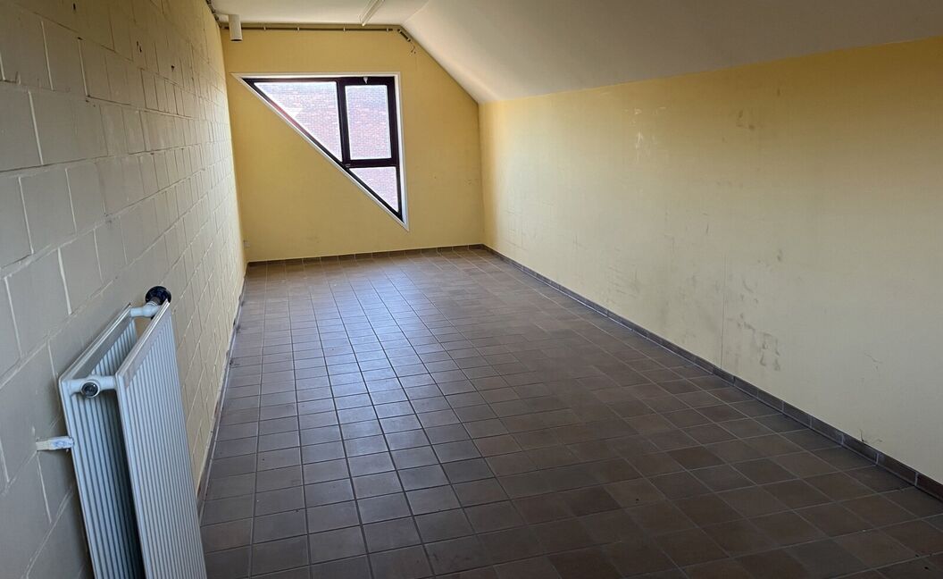 Gebouw voor gemengd gebruik te huur in Aartselaar