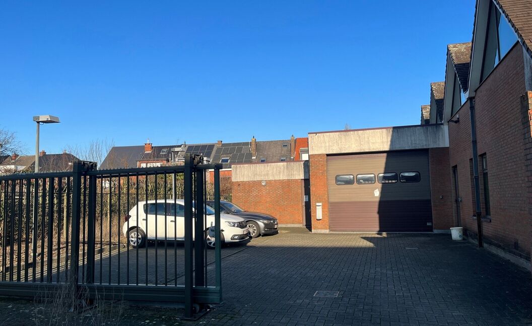 Gebouw voor gemengd gebruik te huur in Aartselaar