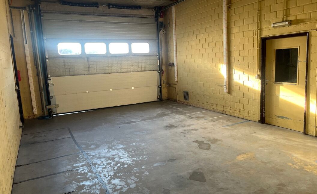 Gebouw voor gemengd gebruik te huur in Aartselaar
