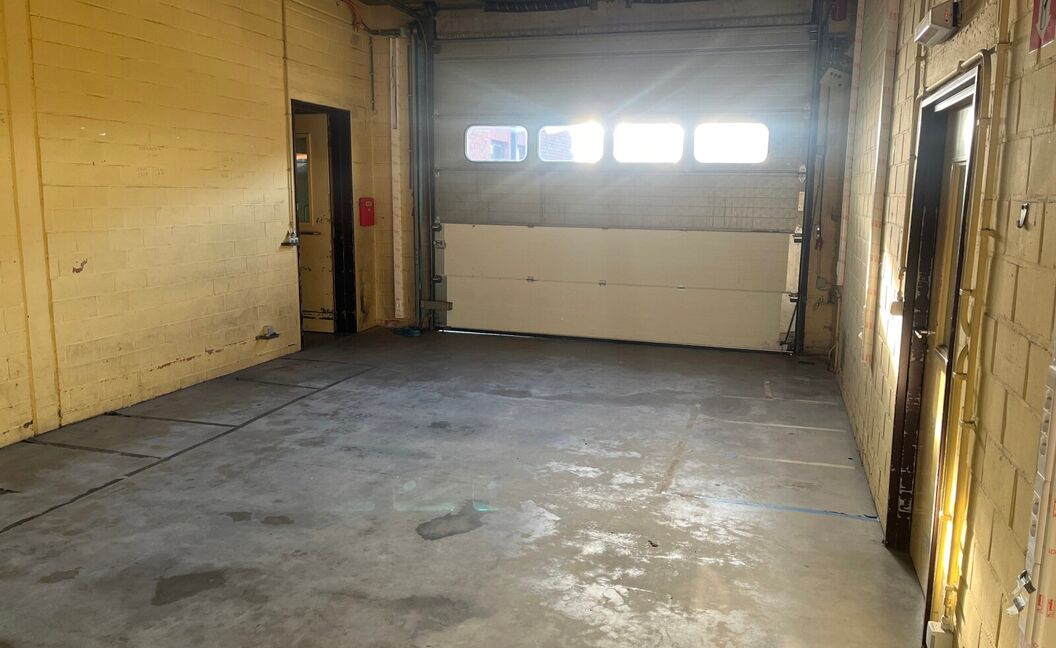 Gebouw voor gemengd gebruik te huur in Aartselaar