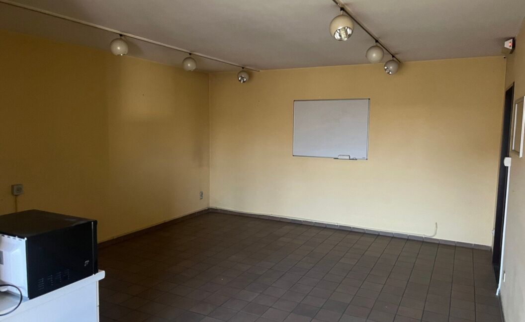 Gebouw voor gemengd gebruik te huur in Aartselaar