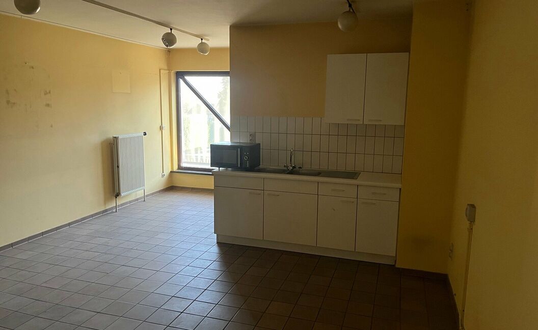 Gebouw voor gemengd gebruik te huur in Aartselaar