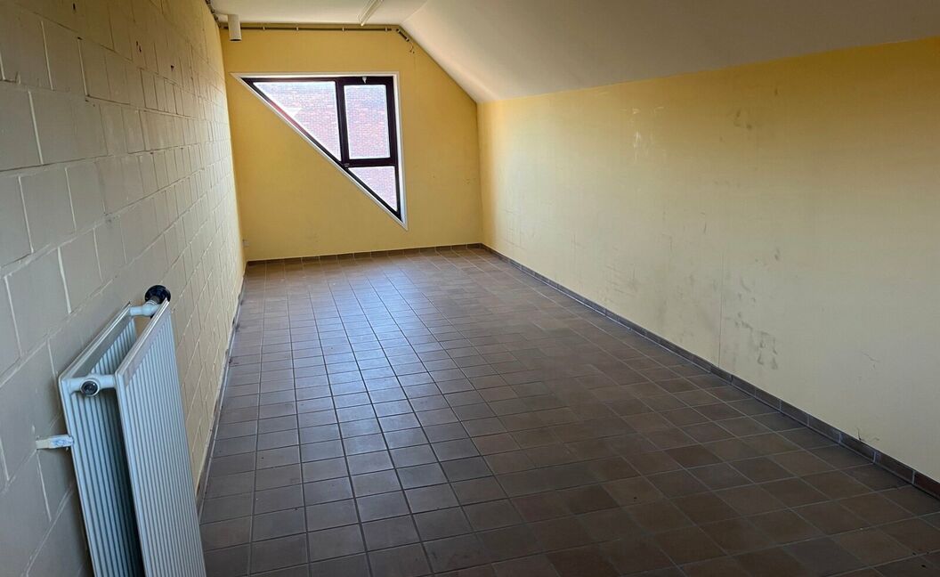 Gebouw voor gemengd gebruik te huur in Aartselaar