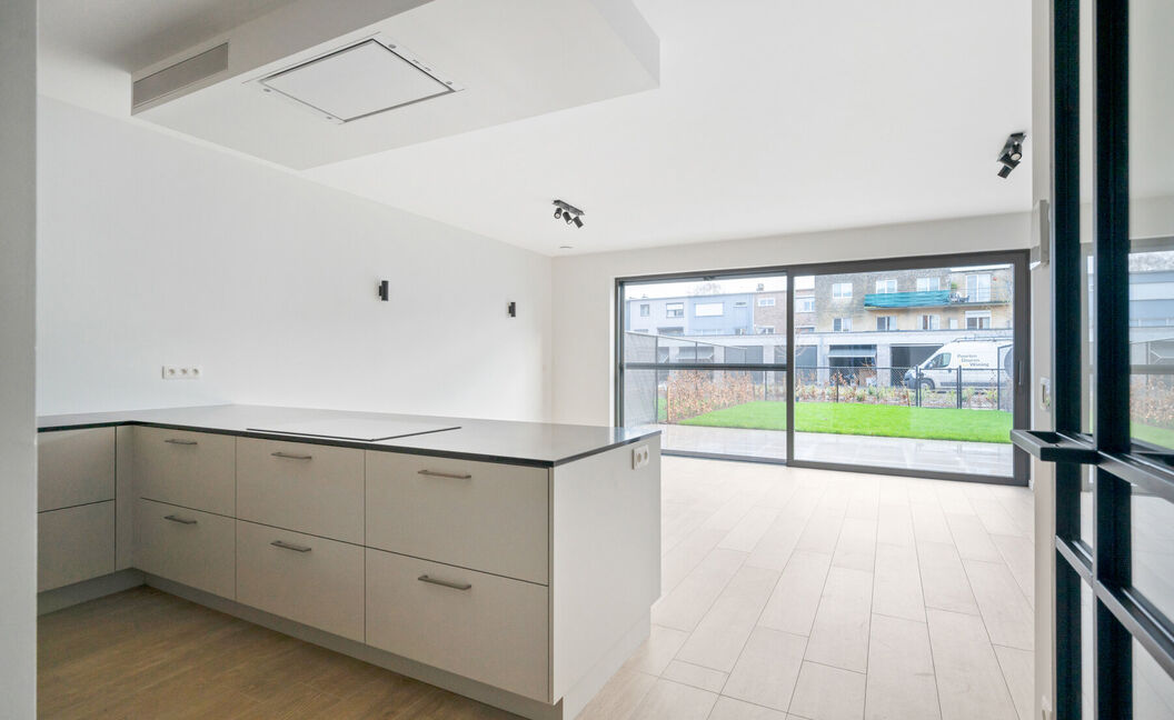 Gelijkvloerse verdieping te huur in Aartselaar