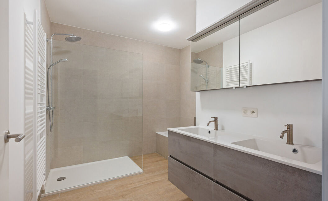 Gelijkvloerse verdieping te huur in Aartselaar