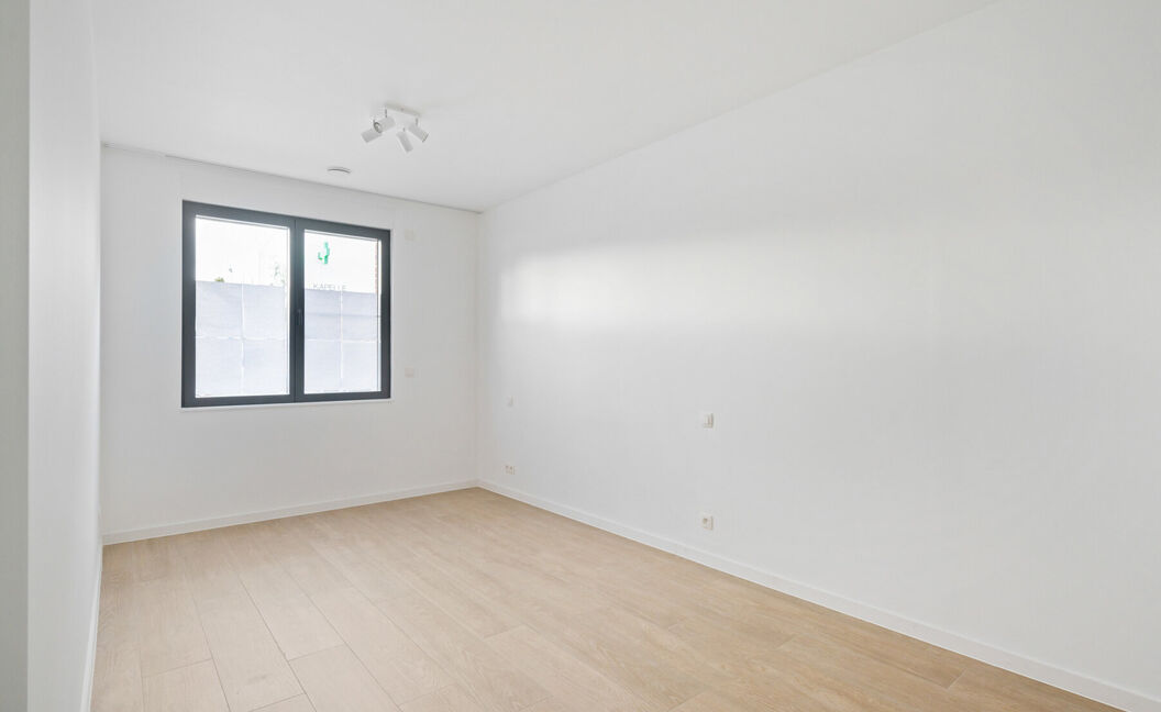 Gelijkvloerse verdieping te huur in Aartselaar