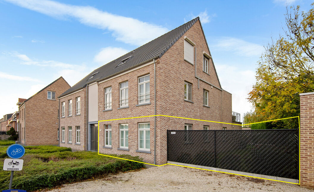 Gelijkvloerse verdieping te huur in Aartselaar