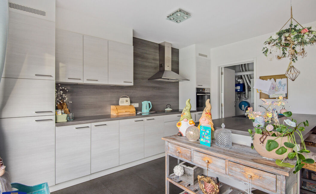 Gelijkvloerse verdieping te huur in Aartselaar