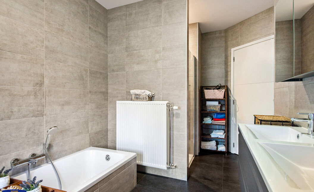 Gelijkvloerse verdieping te huur in Aartselaar