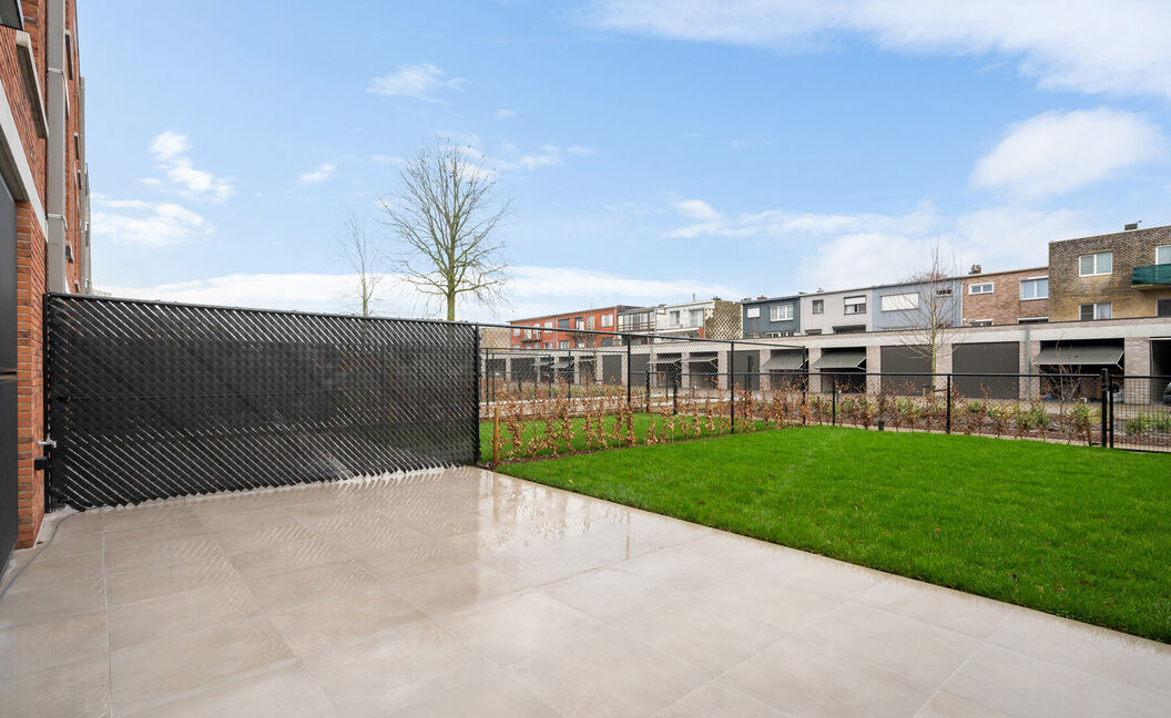 Gelijkvloerse verdieping te huur in Aartselaar