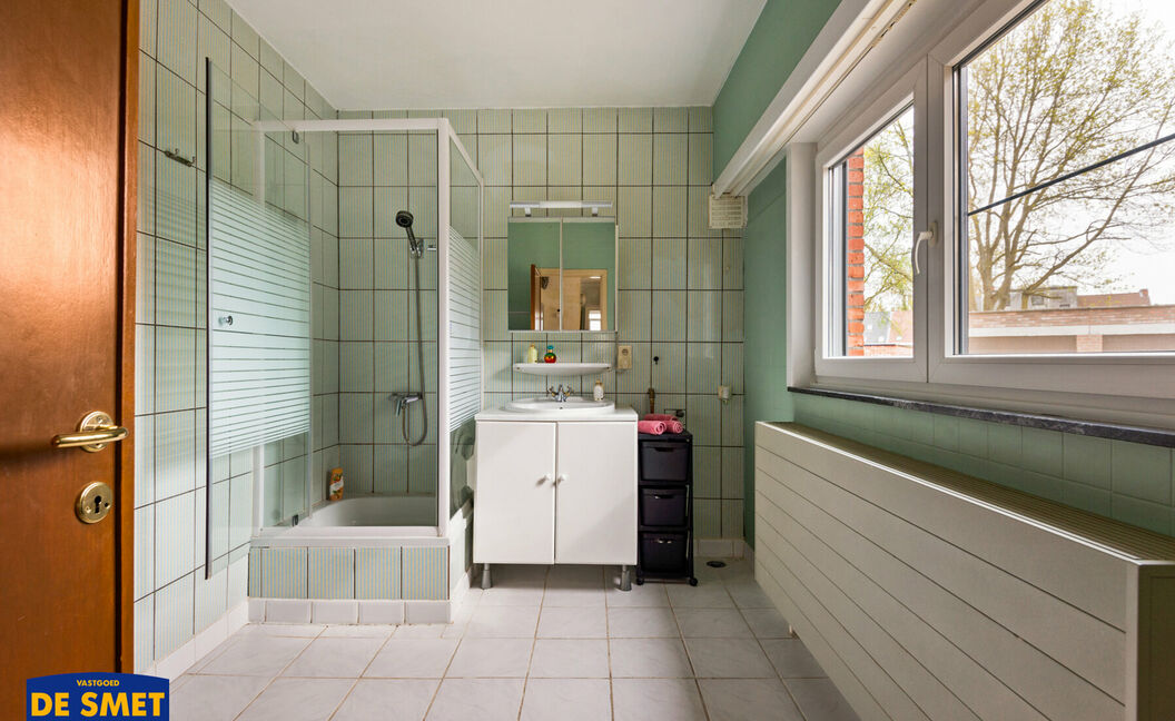 Gelijkvloerse verdieping te koop in Hemiksem