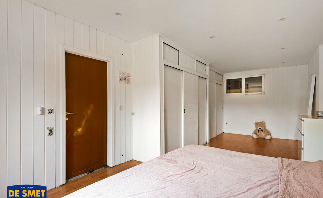 Gelijkvloerse verdieping te koop in Hemiksem