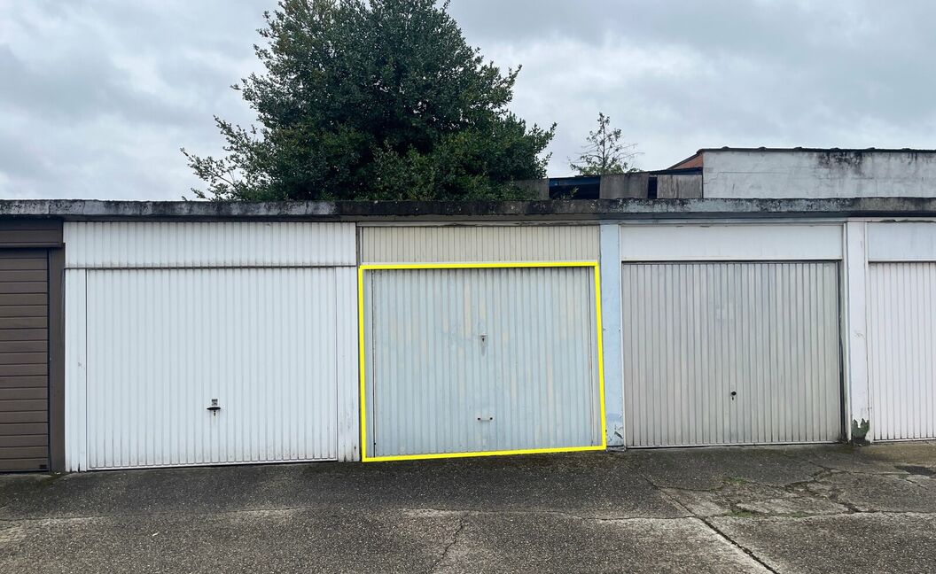 Gesloten garagebox te koop in Niel