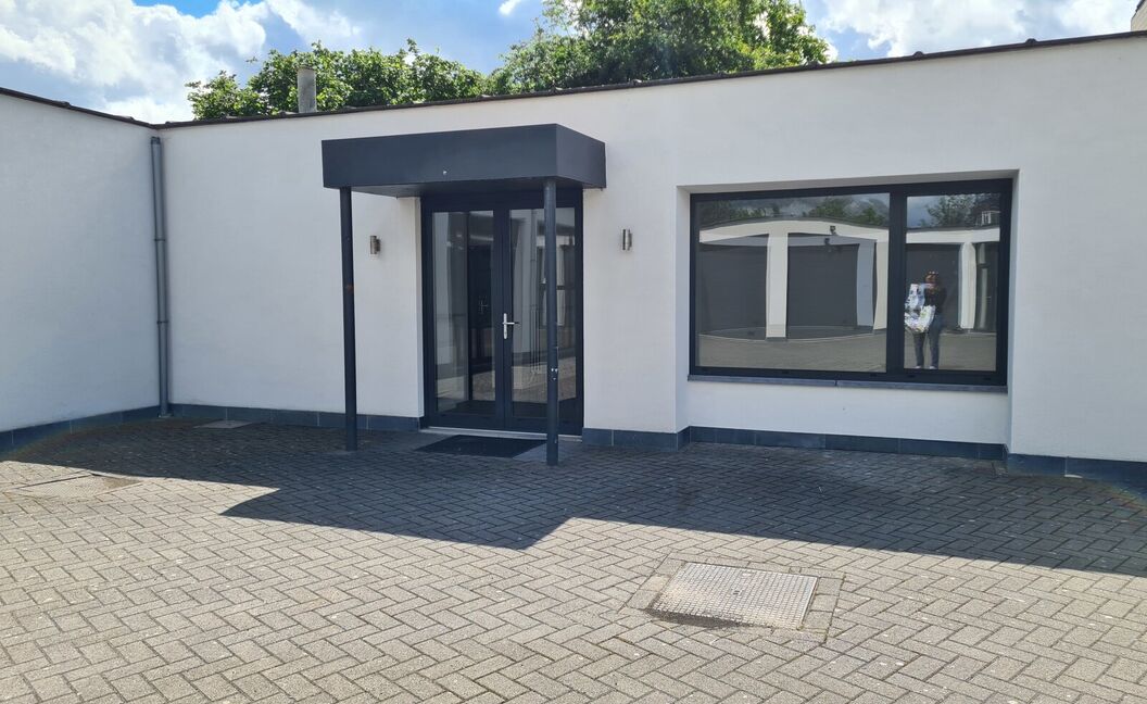Kantoorgebouw te huur in Aartselaar