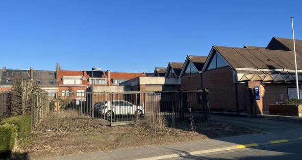 Gebouw voor gemengd gebruik te huur in Aartselaar