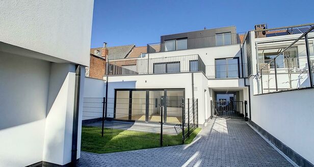 Gelijkvloerse verdieping te koop in Aartselaar