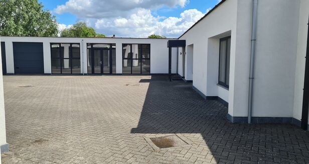 Kantoorgebouw te huur in Aartselaar