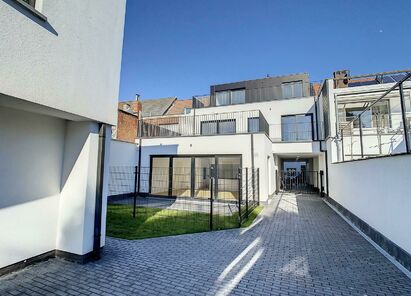 Gelijkvloerse verdieping te koop in Aartselaar