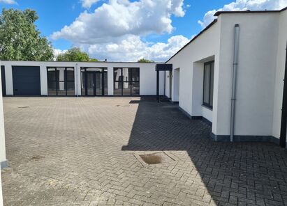 Kantoorgebouw te huur in Aartselaar